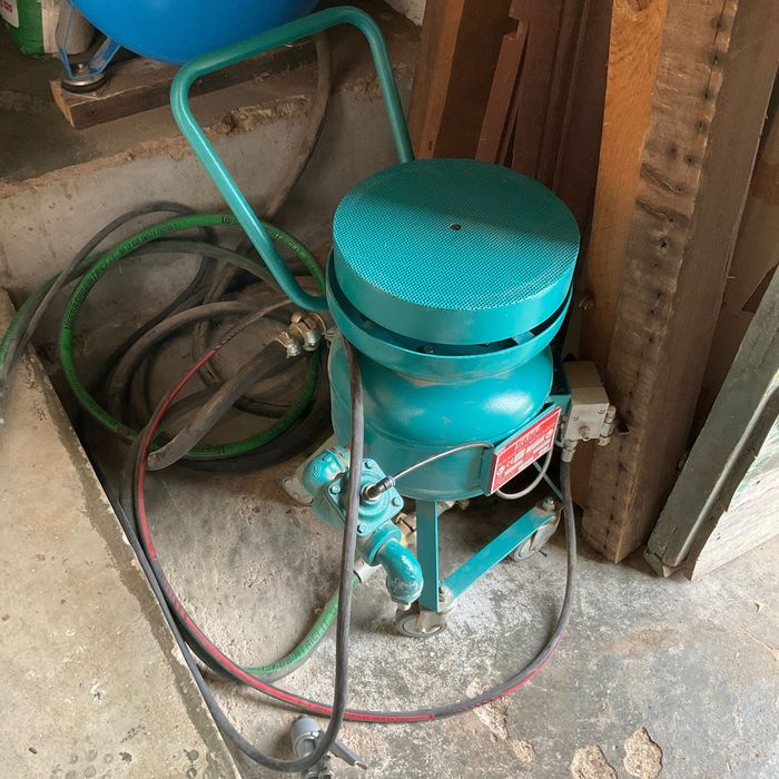 Conjunto compressor + cuba de decapar a areia