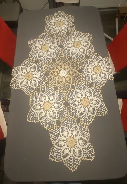 Bieżnik recznie robiony na szydełku