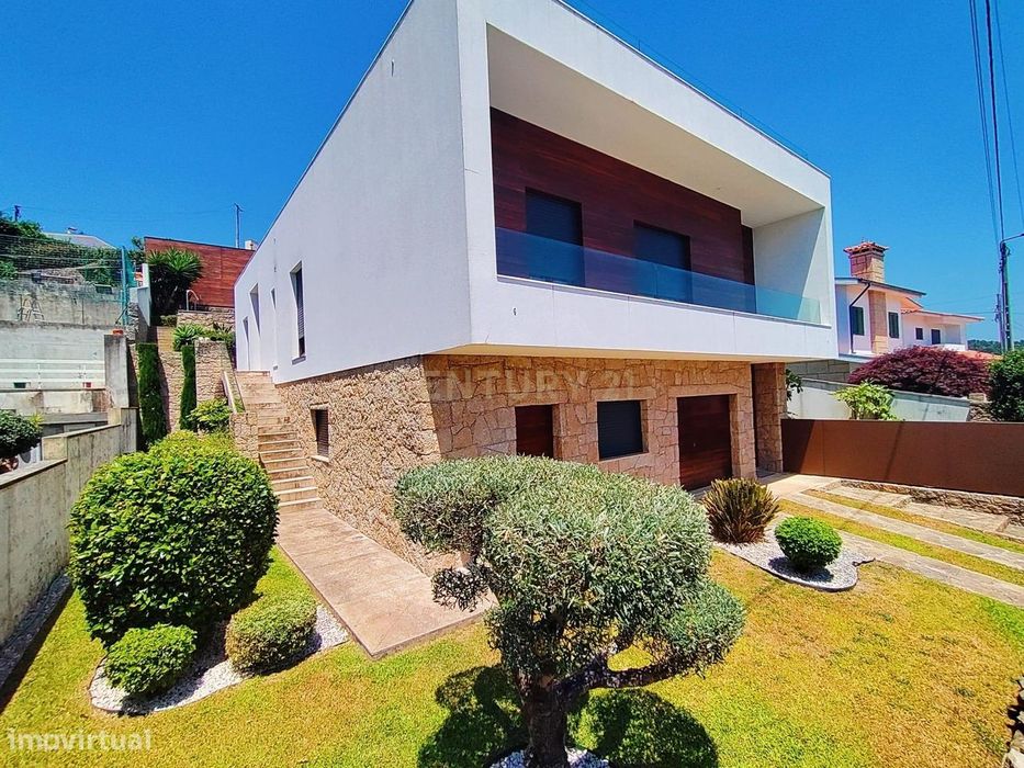 Moradia de Luxo com Vistas Panorâmicas em Lordelo, Guimarães