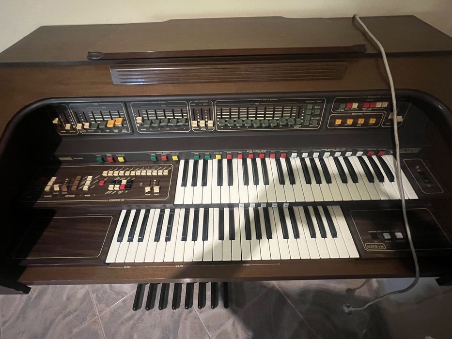 Piano Solina F218