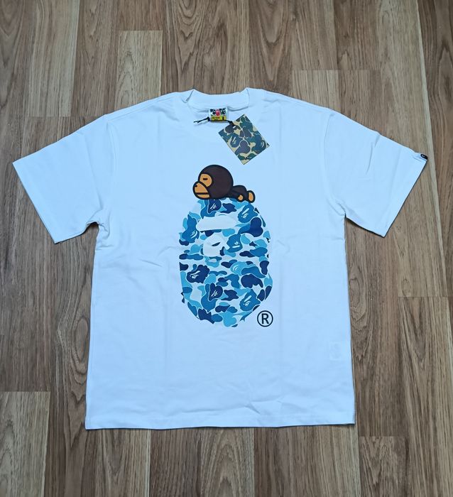 Koszulka bape z niebieskim nadrukiem