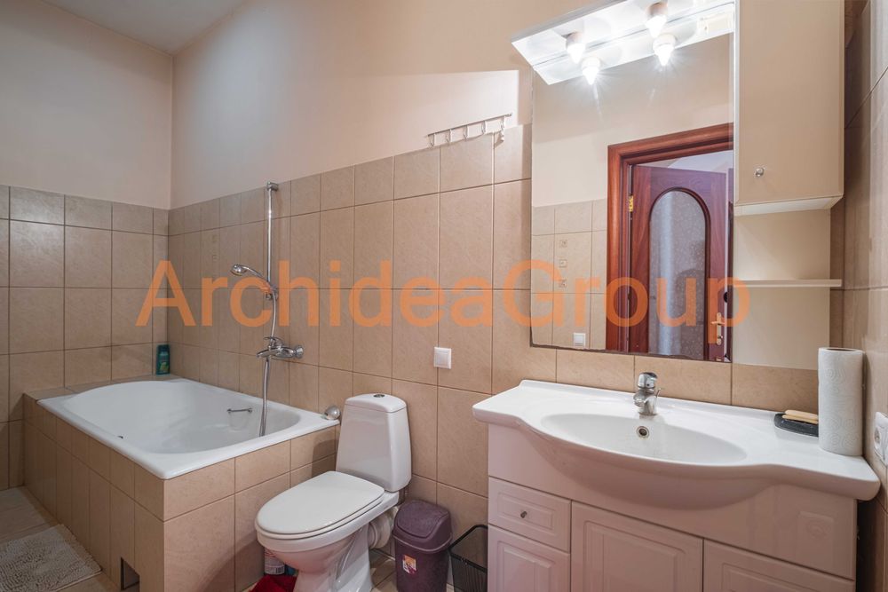 Продаж будинку у самому центрі на Печерську