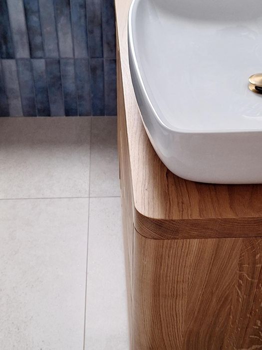 Dębowe meble łazienkowe, szafka pod umywalkę