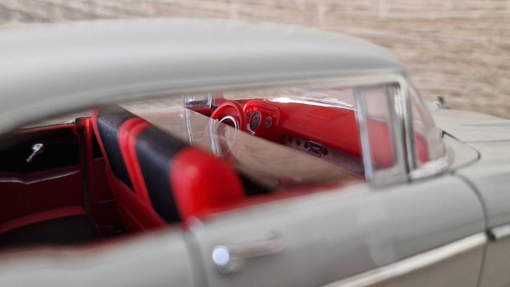 Miniatura Chevrolete Bell Air hardtop «1957» 1:18