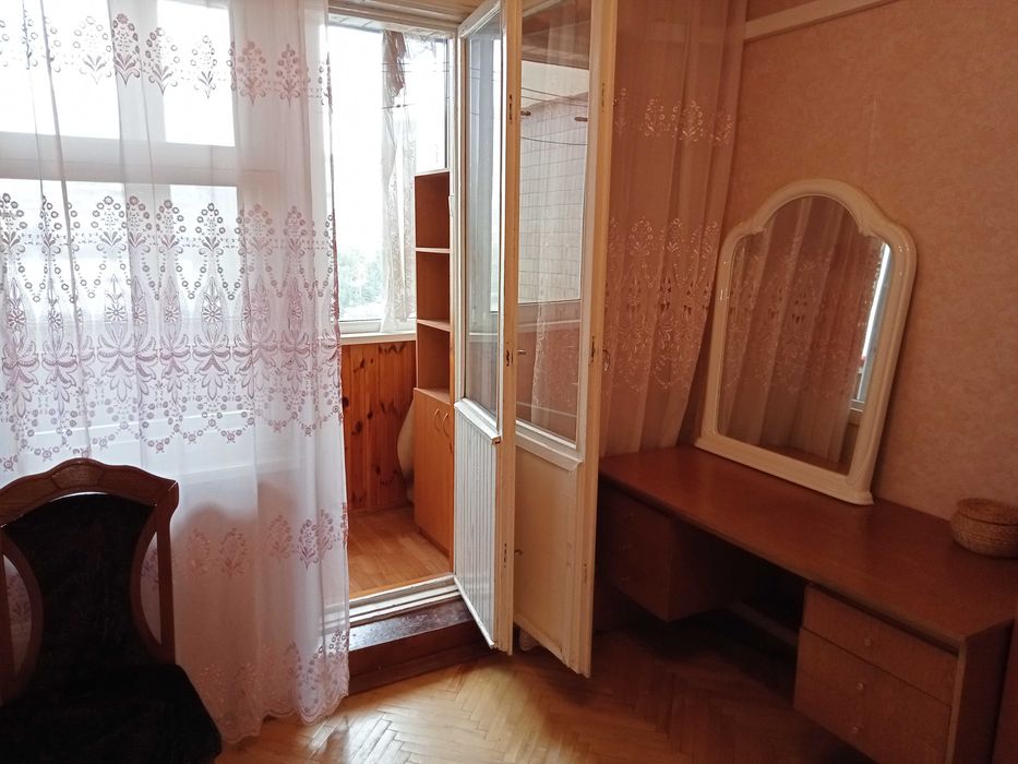 Кімната комната метро харківська позняки для дівчини
