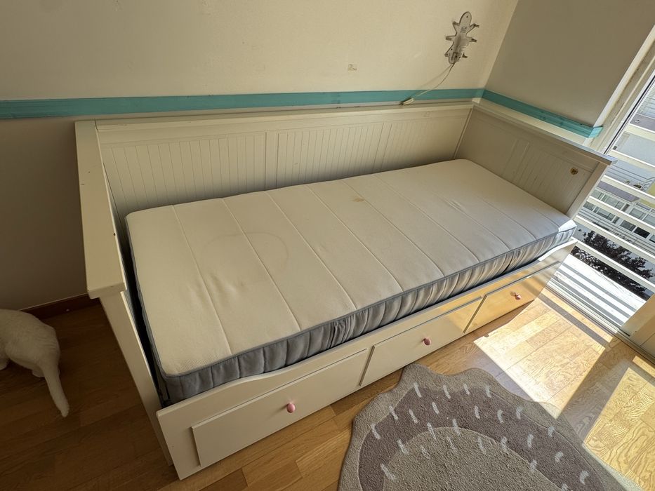 Cama Hemnes com colchao e 3 gavetas