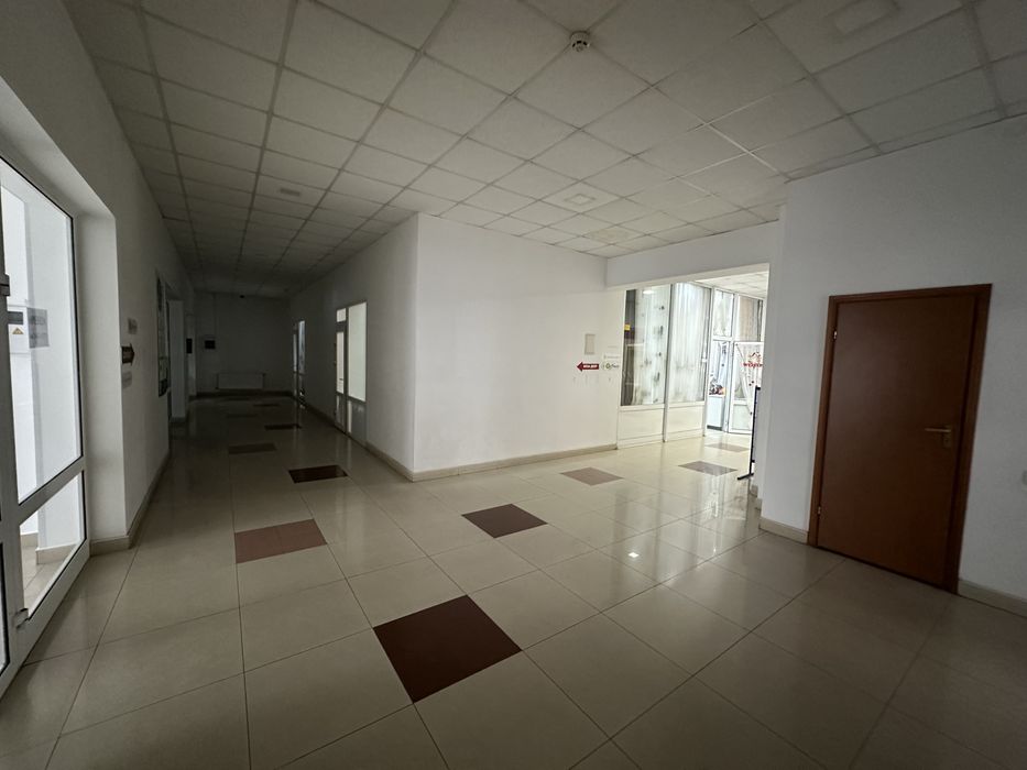 Продам приміщення в центрі офісне 800м2