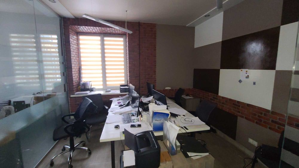 Продам офис с евроремонтом на проспекте Ивана Мазепы (около ДК Ильича)