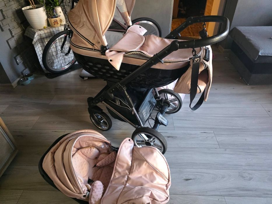Sprzedam wózek Dziecięcy 3w,1 z eko skóry