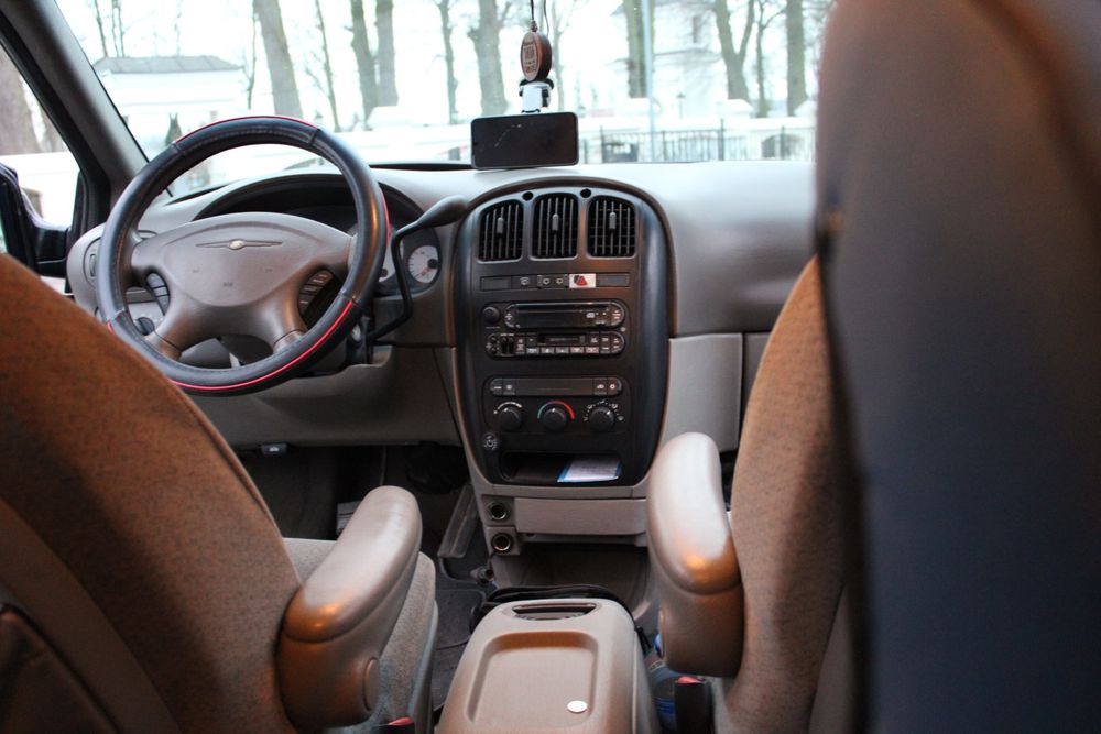 Chrysler Grand Voyager 2002 3.3V6 LPG Hak
