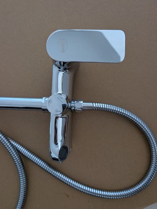 Coluna de Duche Completa Aidia (Misturadora Monocomando + Chuveiro Fixo e de Mão) – Como Nova