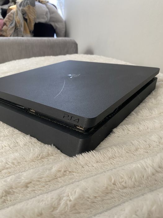 Sprzedam ps4 + 2pady