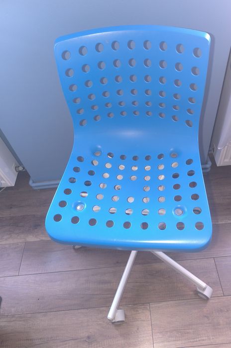 Krzesło obrotowe na kółkach