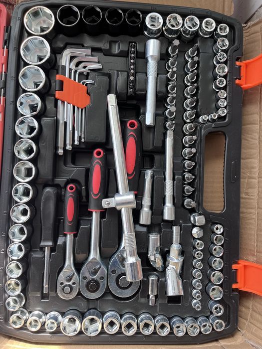 Продам новый набор ключей