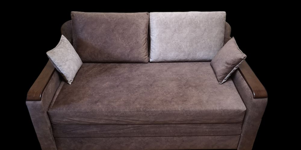 Комфортний диван в ідеальному стані