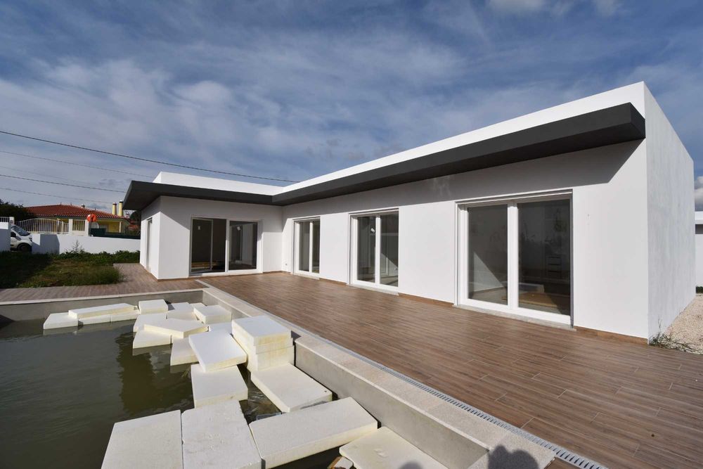 Moradia isolada com pisicna