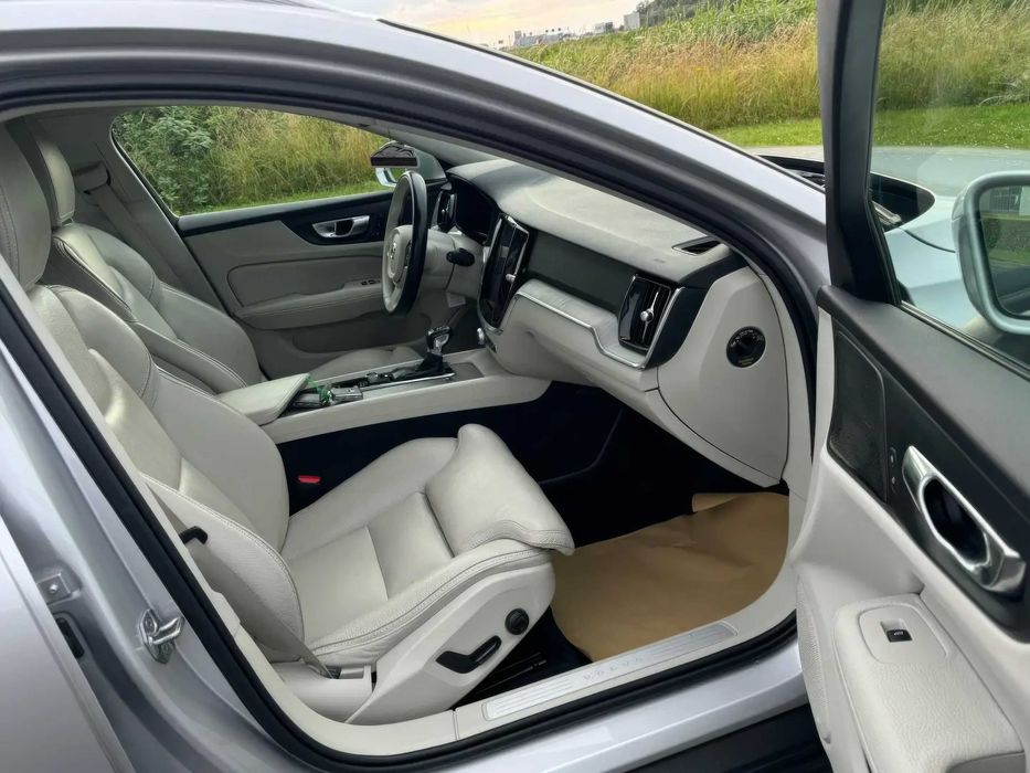 Volvo V60 Cross Country T5      2020