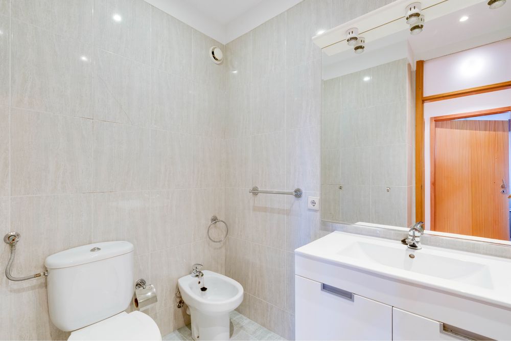 Apartamento T3 em Grijo - Vila Nova de Gaia - Condominio fechado - Box c/ Arrumos privado e lugar de Estacionamento