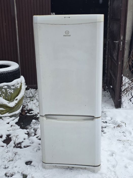 Lodowka indesit sprawna.