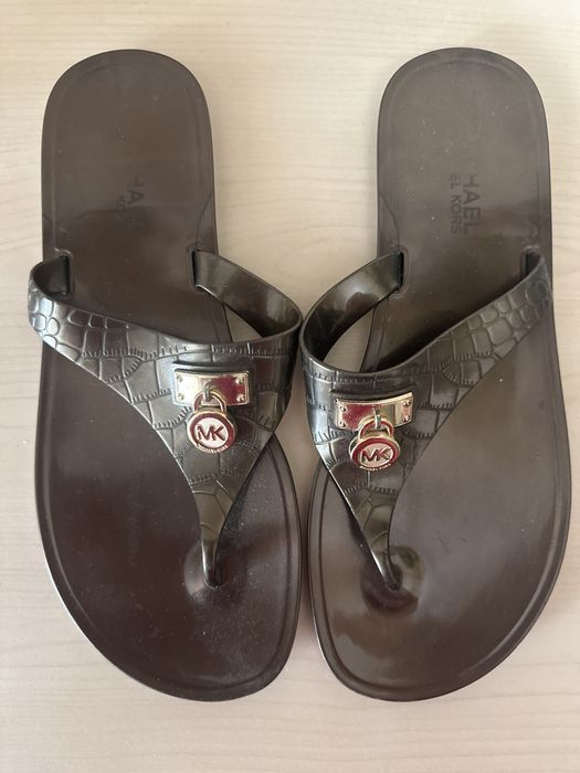 Продам шлепанці machael kors