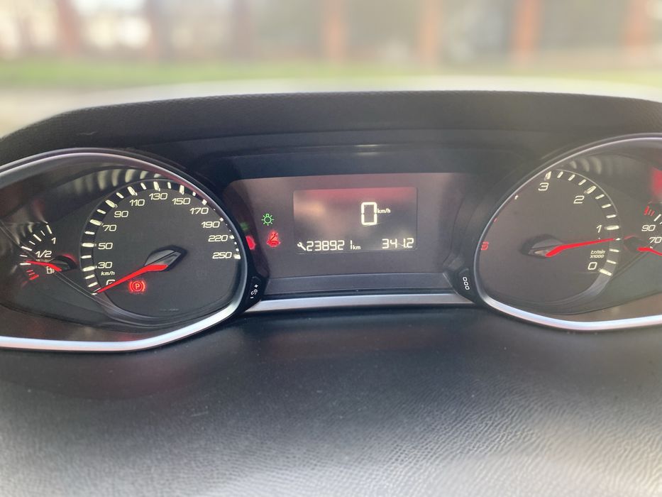 Peugeot 308swt9 рік 2015 1.6t дизель