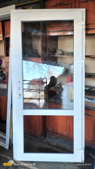 Продам металопластикові двері та вікна.