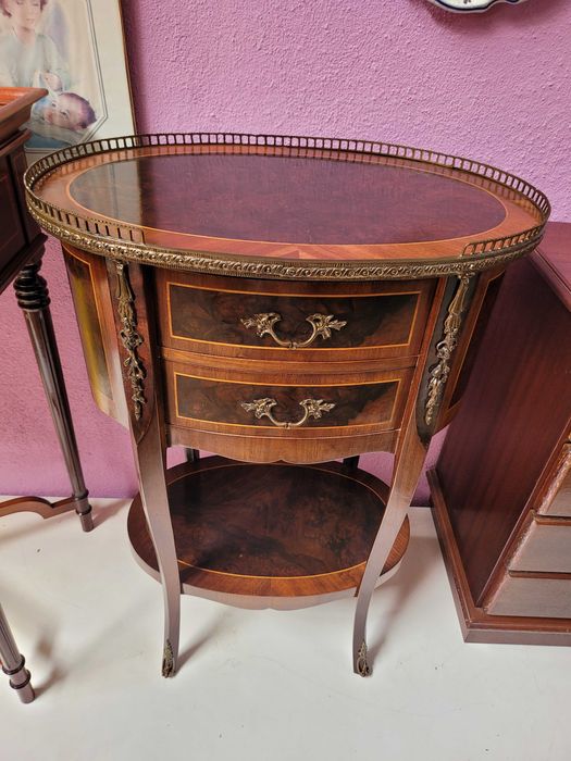 Mesa de apoio antiga com duas gavetas - Muito bom estado ger