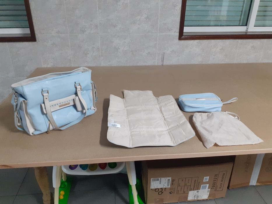 Saco de bebê mayoral com muda fralda e nécessaire