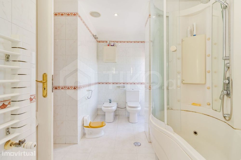 T4 com 209 m², vista 360º, sol todo o dia e garagem de 78 m² | Corroio