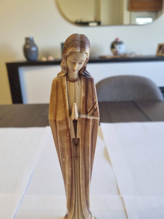 Pequena estatueta de nossa senhora de fátima