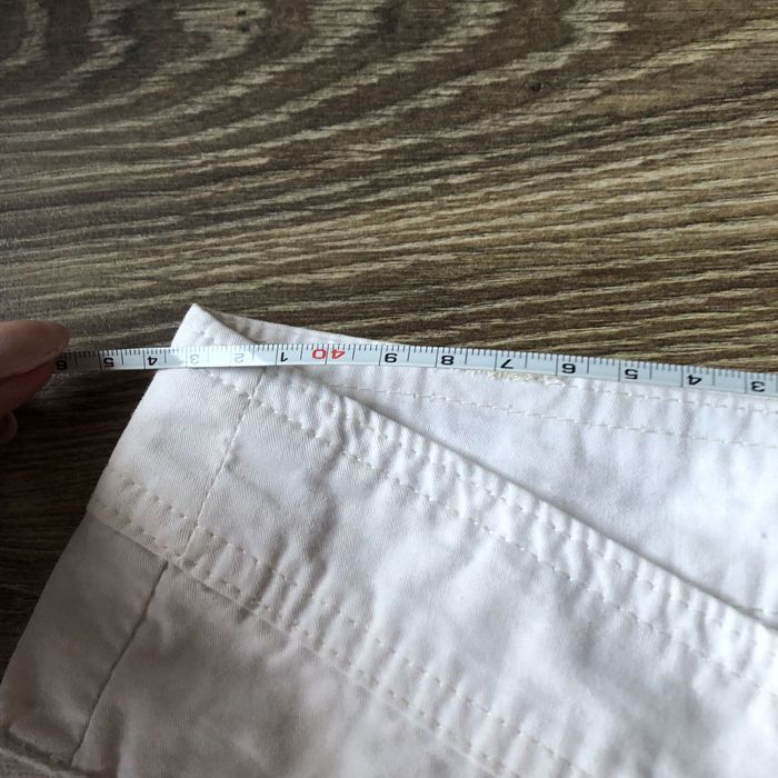 Biale krótkie spodenki r.L