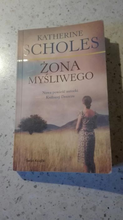 Żona myśliwego- Katherine Scholes