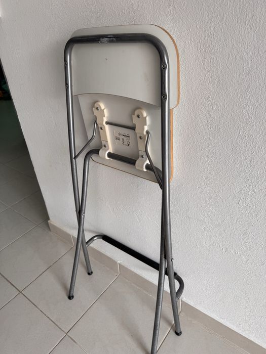 Duas Cadeiras altas dobráveis