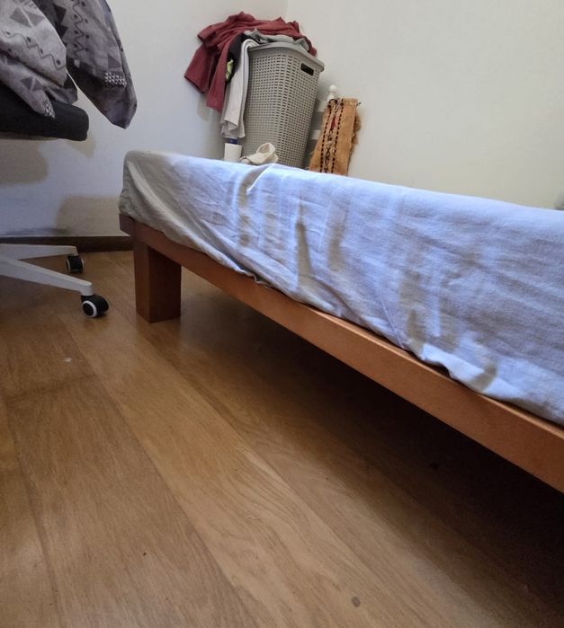 cama em cerejeira
