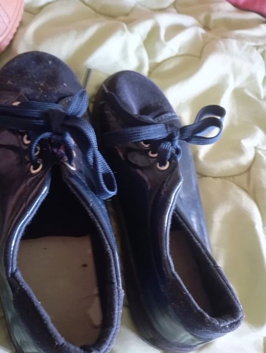 Sapatilhas Adidas e outras