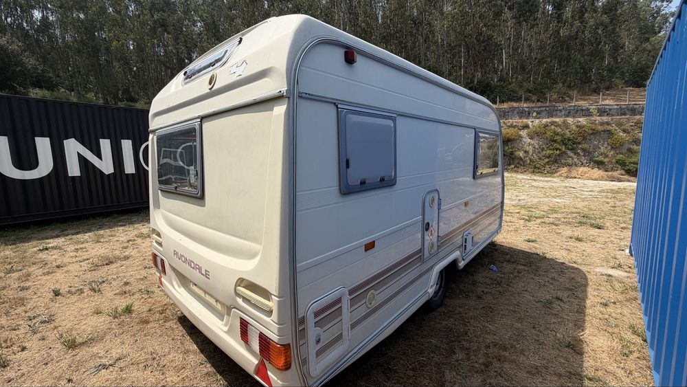 Caravana inglesa Avondale Classic 525 inclui um Avançado.