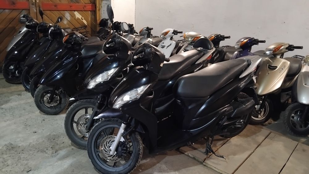 Продаж скутерів хонда ямаха сузуки свіжий завіз