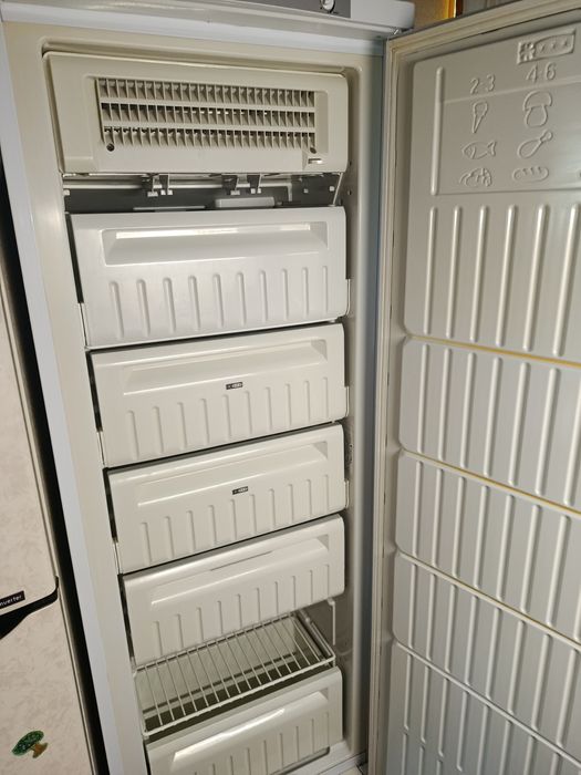 морозильна камера Indesit