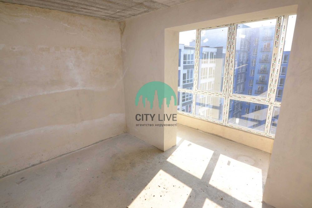 Дворівнева 2 кімнатна квартира з ТЕРАСОЮ в центрі міста(60)