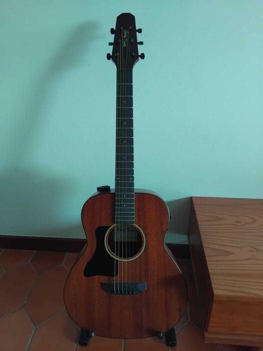 Guitarra Acústica Harley Benton GS Travel-E-LH Mahogany com extras