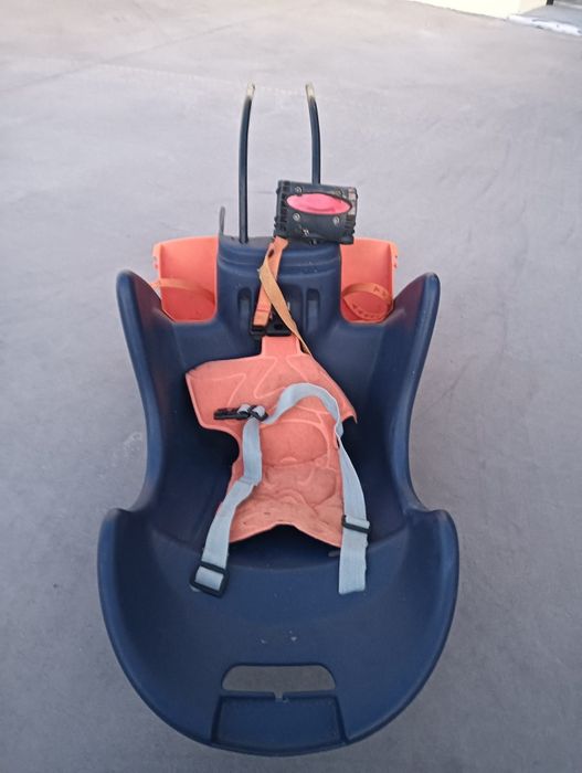 Cadeira de bebé para bicicleta com cintos de segurança
