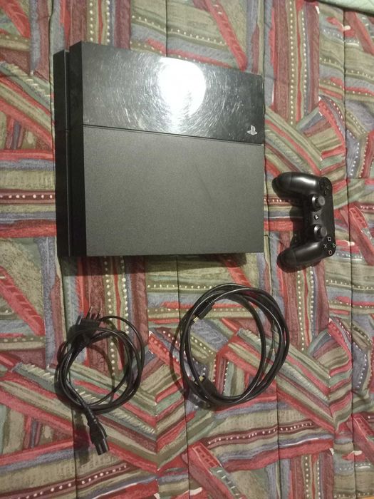 PlayStation 4 (PS4) 500GB + Comando Original + Cabos