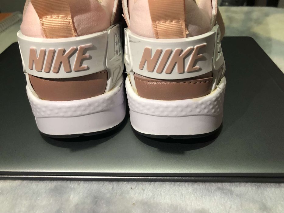 Nike originais, mulher