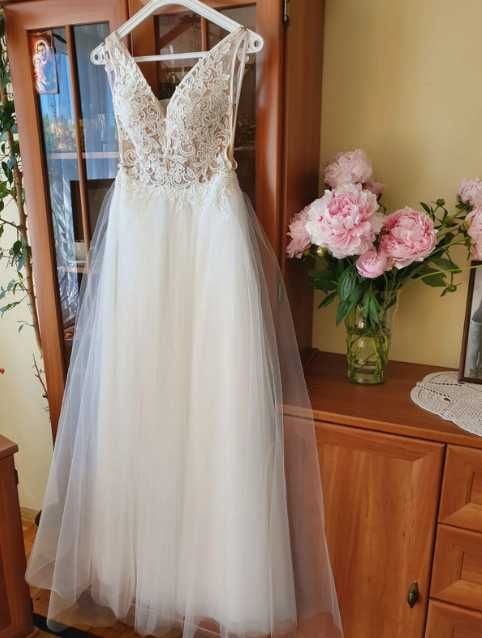 Suknia ślubna z kołem