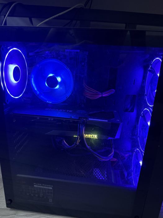 Kompiter wraz z monitorem