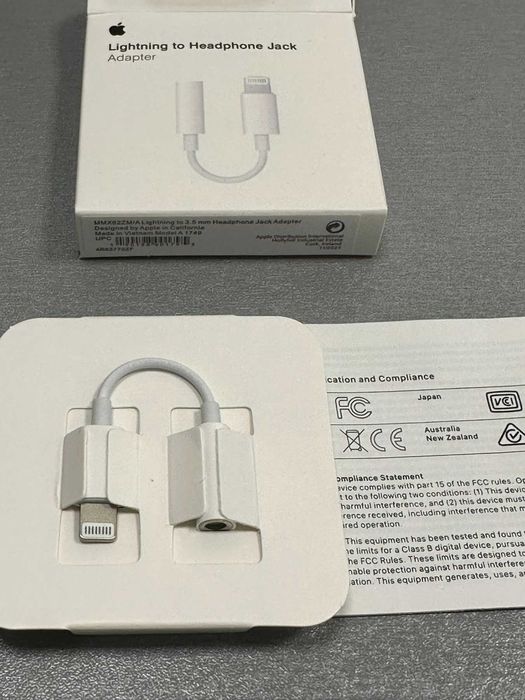 Перехідник адаптер А1749 Apple Lightning -3.5 mm оригінал  (MMX62ZM/A)