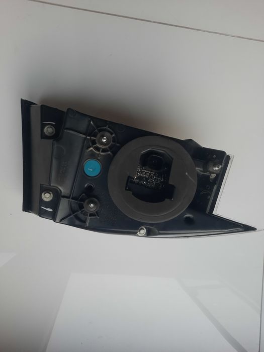 Lampa prawy tył Tesla model S w błotnik Europa