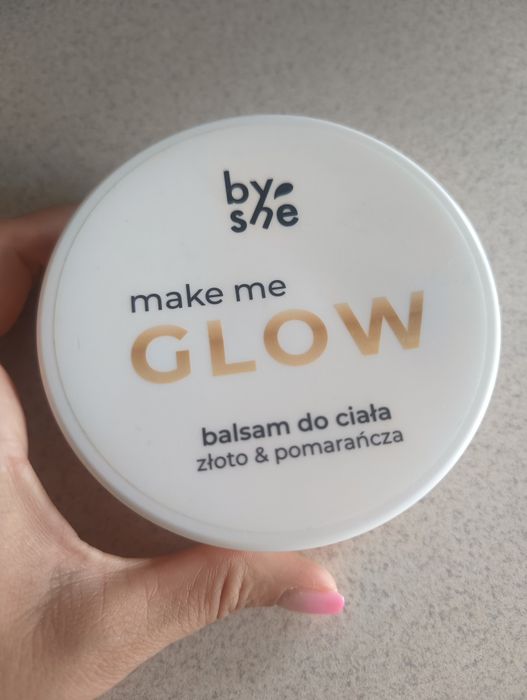 By she balsam do ciała z drobinkami złota