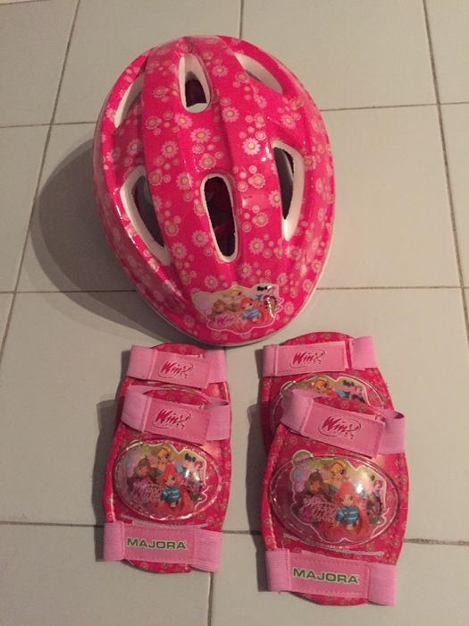 Trottinete Winx com capacete e joelheiras