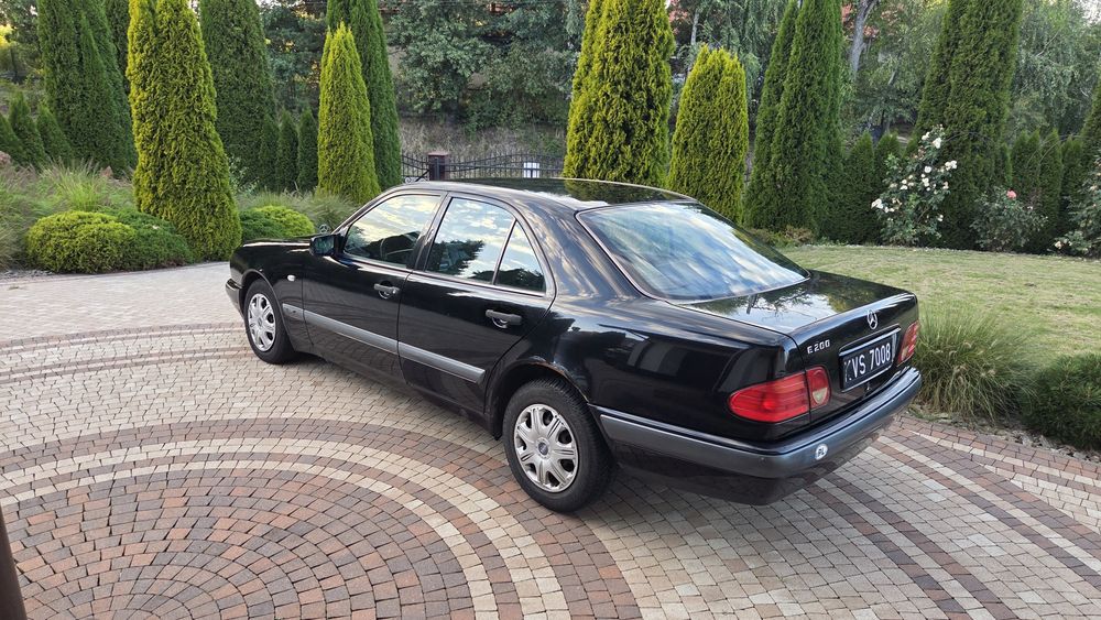 Mercedes-Benz E-Klasa W210 "Okular"